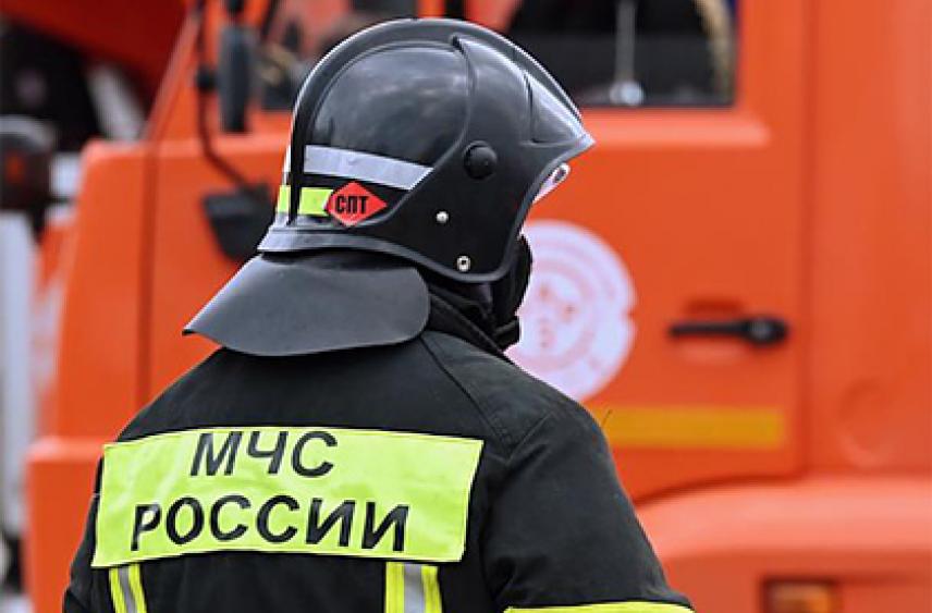 В Москве на четырех этажах жилого дома загорелись балконы