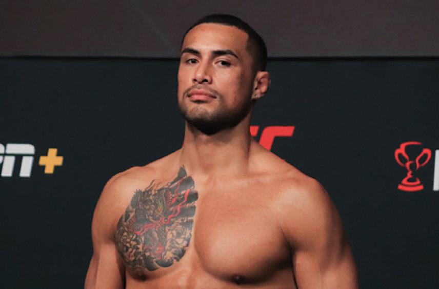 Боец UFC вспомнил о работе стриптизером