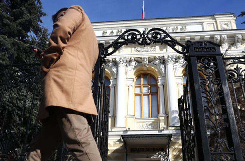 ЦБ обяжет российские банки подтверждать электронную почту клиентов