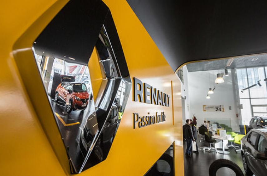 Автодилеры Renault начали получать первые компенсации