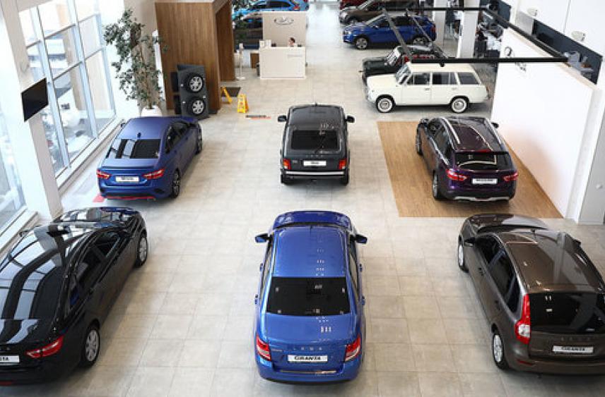 Минпромторг спрогнозировал сокращение авторынка в два раза по итогам 2022 года