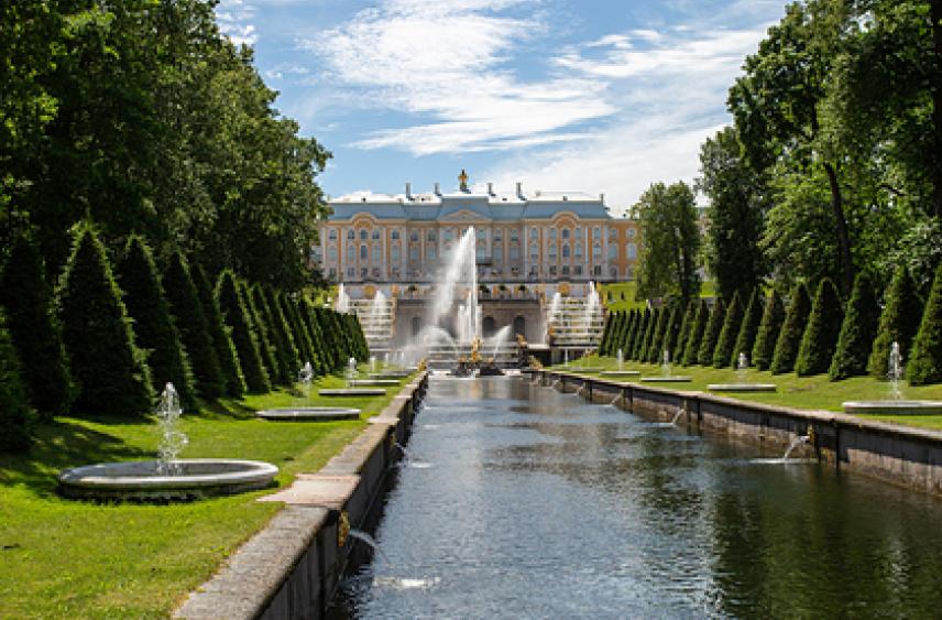 Россиянам назвали стоимость отдыха в июле в популярных городах страны