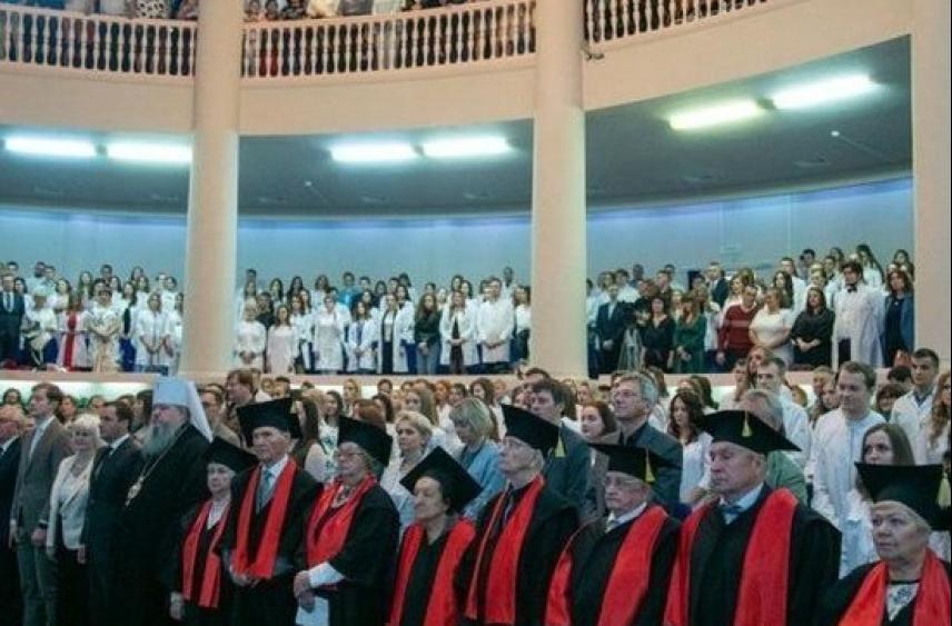 Выпускники Северного государственного медицинского университета получили дипломы врачей
