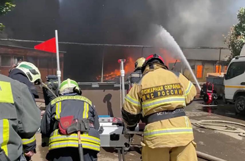 МЧС сообщило о локализации пожара на юге Москвы