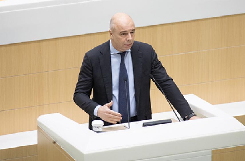 Власти заявили о многомиллиардных потерях бюджета от крепкого рубля