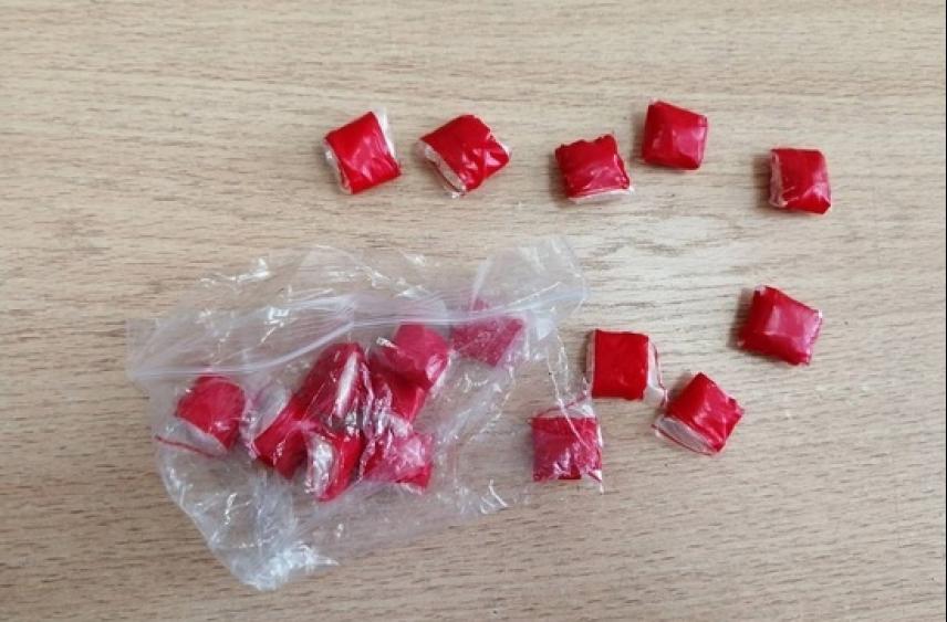 В Тверской области 20-летняя девушка пыталась сбыть наркотики