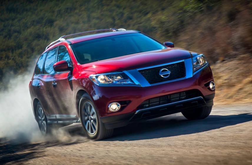 Nissan отзывает сотни тысяч Pathfinder из-за открывающегося капота