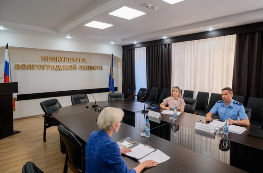 Бизнесмены пожаловались прокурору Волгоградской области на приставов