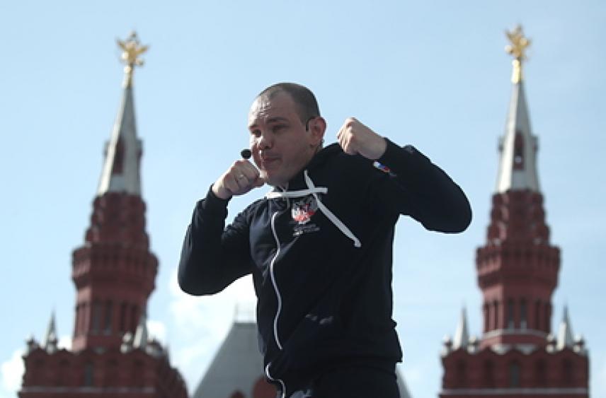 Олимпийский чемпион из России поддержал вышедшего под флагом Канады Бетербиева