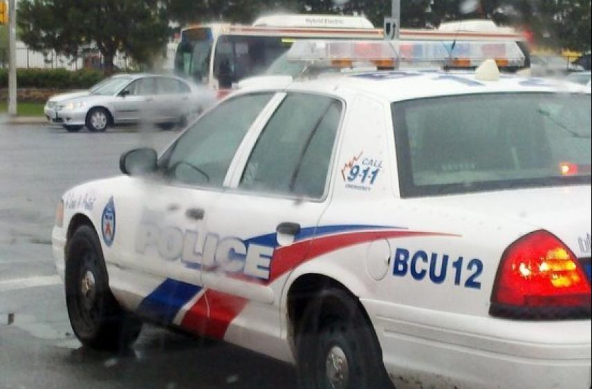 В канадcком банке в перестрелке ранены шесть полицейских, двое подозреваемых убиты