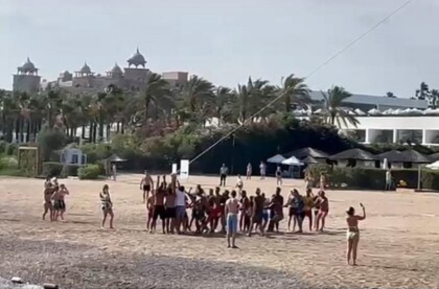 В Турции спасли зависшую на парашюте россиянку с детьми