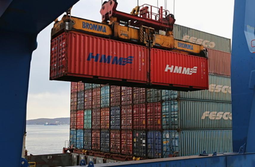 Китай резко сократил поставки товаров в Россию