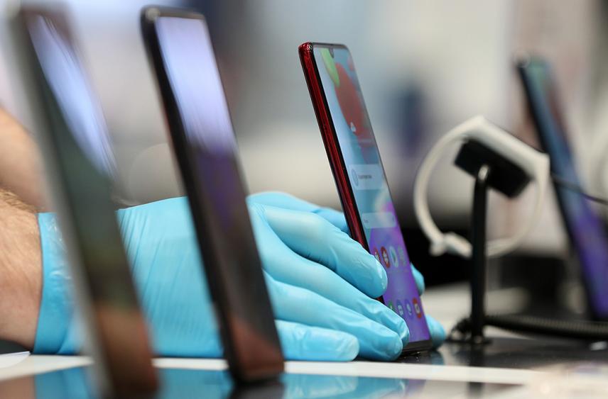 Дистрибутор Apple и Samsung заявил о «товарной яме»