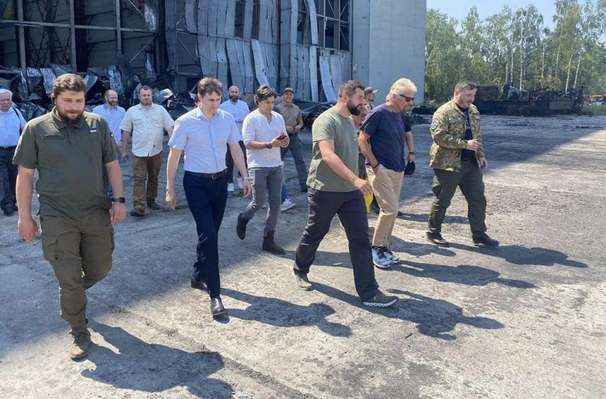 Миллиардер Ричард Брэнсон посетил Гостомель