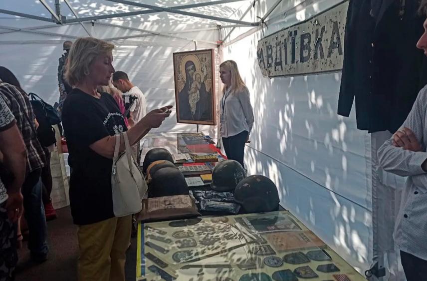 В Петербурге объяснили ограничение доступа к выставке о боях за Мариуполь