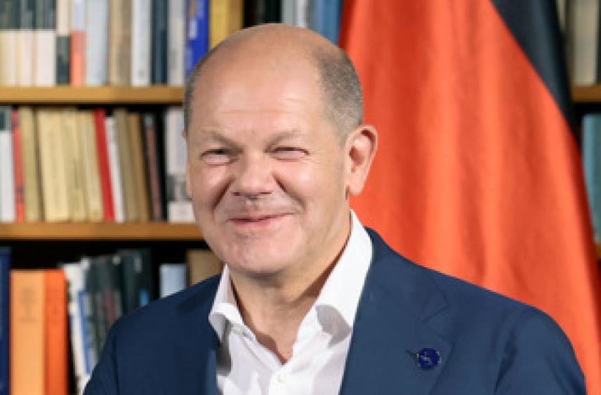 Шольц рассмеялся в ответ на вопрос о гарантиях для Украины