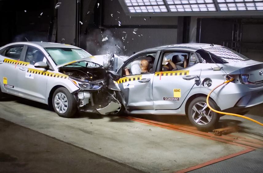 Необычный краш-тест: лобовое столкновение двух седанов Hyundai для разных стран