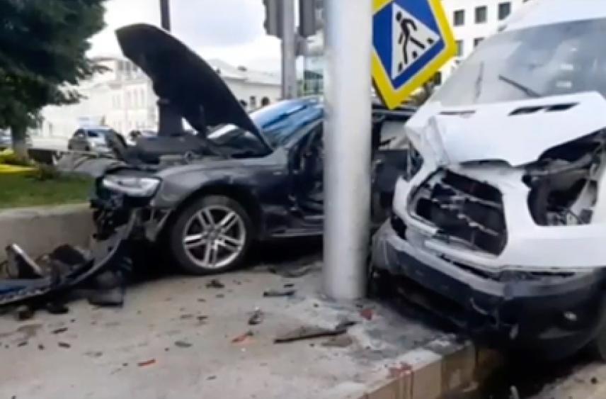 Ребенок и семь взрослых пострадали в ДТП с маршруткой в российском регионе