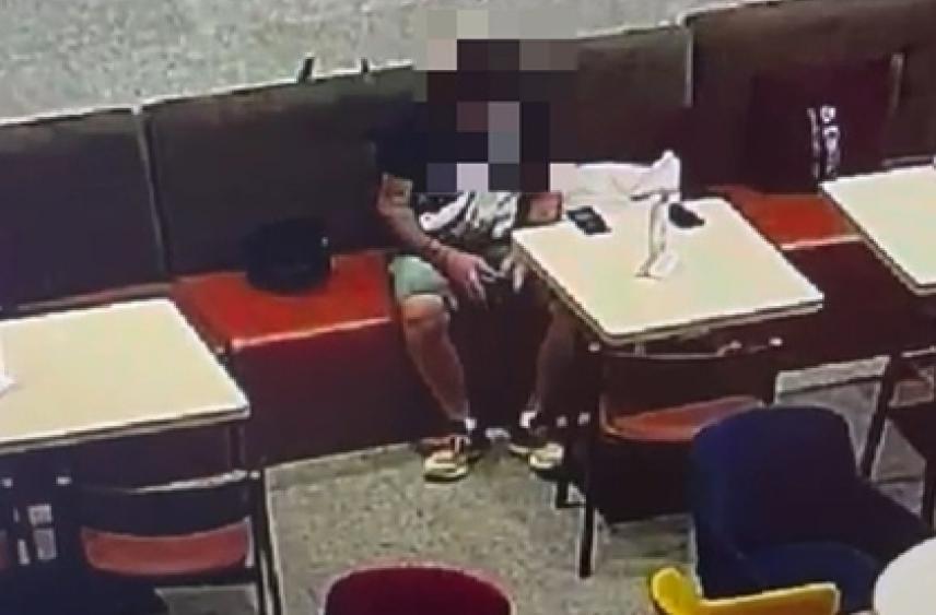 Мужчина пообедал в российском аэропорту и лишился полумиллиона рублей