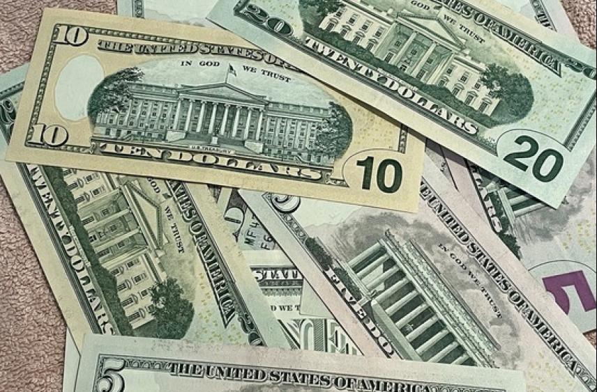 Экономист Баженов назвал критичный для России курс доллара