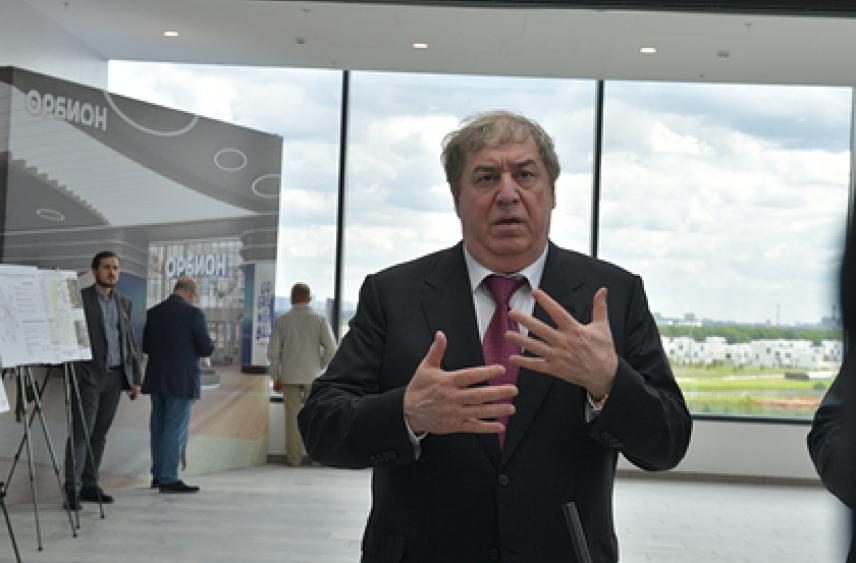 Британия ввела санкции против брата и сына автора песен Пугачевой