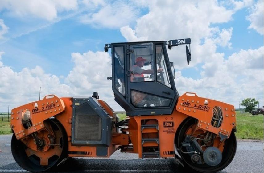 На важной трассе в Волгоградской области фрезеровали старое покрытие