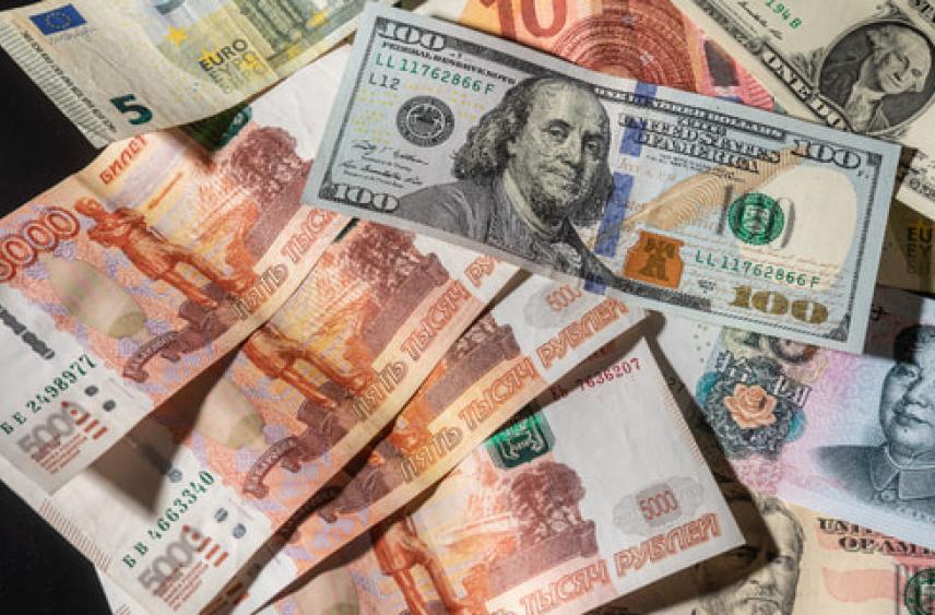 Поможет ли возобновление покупок валюты на сверхдоходы бюджета ослабить курс рубля