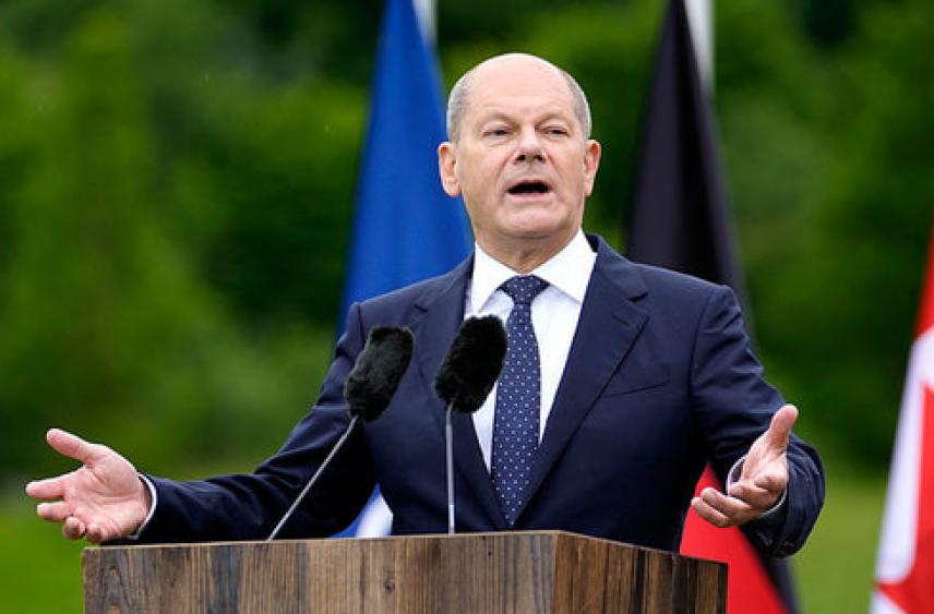 Канцлер Германии рассмеялся в ответ на вопрос о гарантиях безопасности для Украины