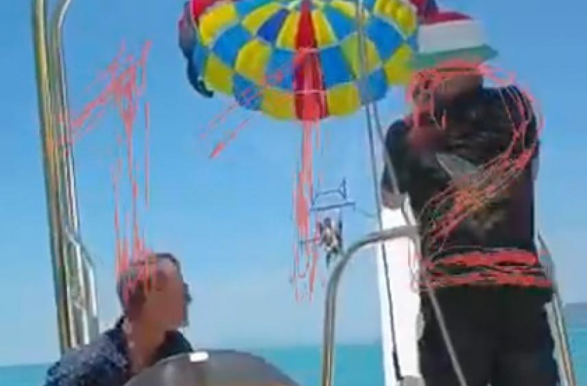 В Геленджике турист упал в море с парашюта и получил тяжелую травму головы