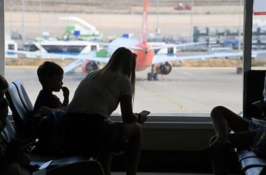 Авиакомпании отказались отвечать за застрявших в аэропорту пассажиров