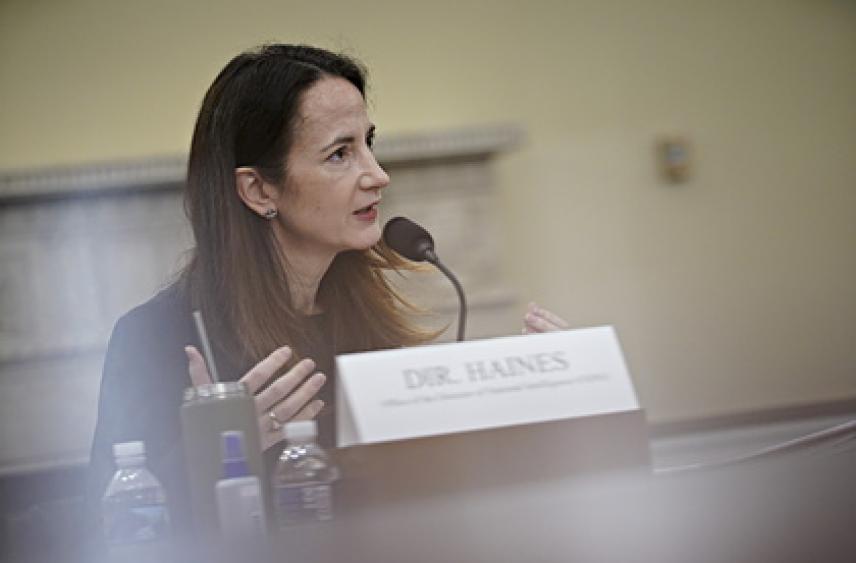 Глава нацразведки США обвинила Китай в оказании за кулисами помощи России