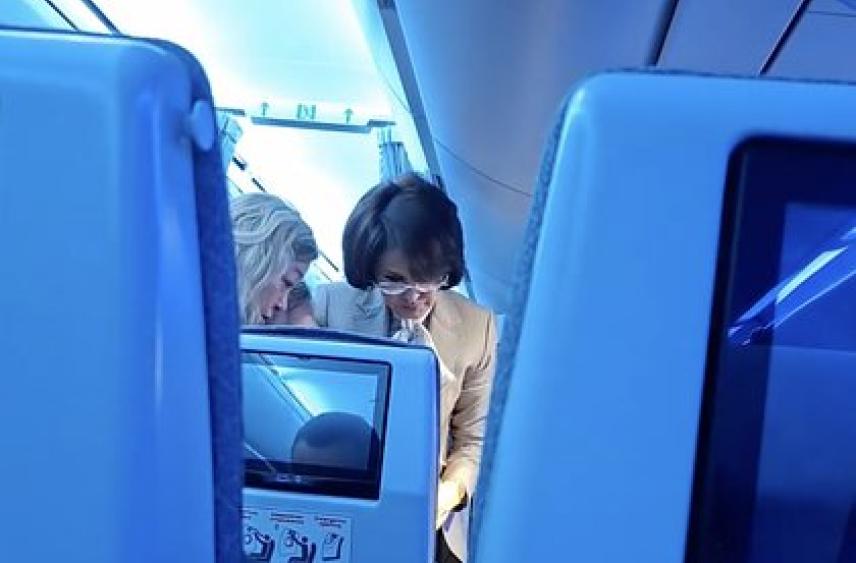 Министр постсоветской страны повторил поступок российского политика в самолете