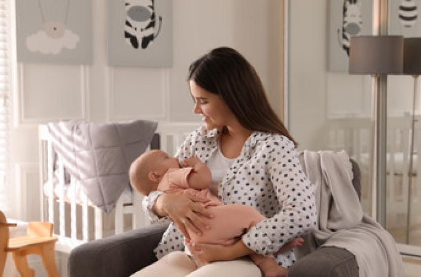 В преддверии Дня матери россияне назвали самую любимую колыбельную