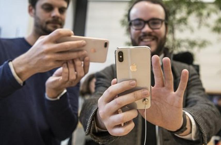 Apple обвинили в тайном замедлении старых iPhone