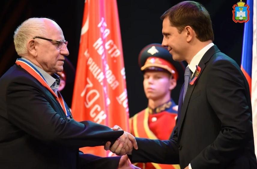 Губернатор Орловской области поздравил с 80-летием Народного артиста Российской Федерации Валерия Баринова