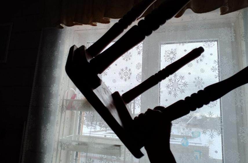 В Краснознаменске женщина избила сожителя табуреткой