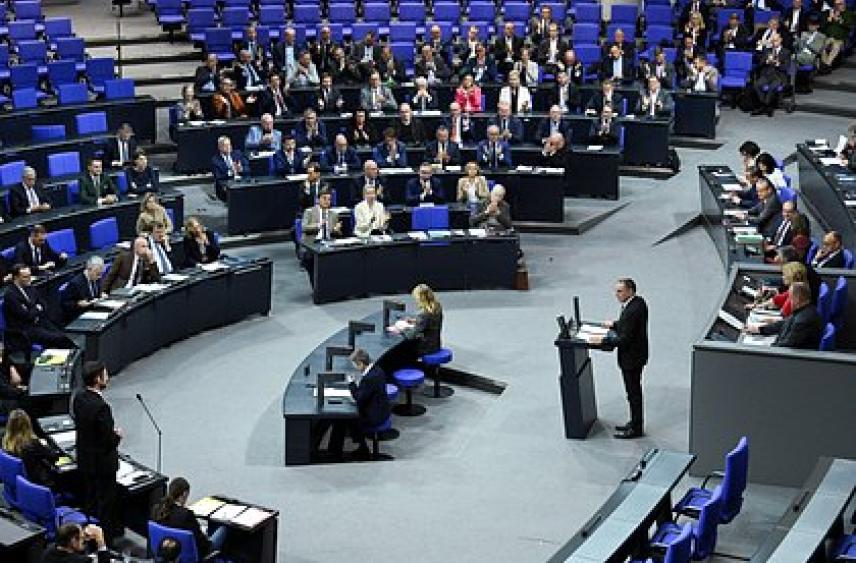 Европарламент принял резолюцию с призывом ввести миротворцев на Украину