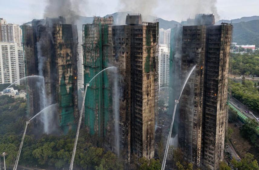 Число погибших при пожаре в Гонконге выросло до 83