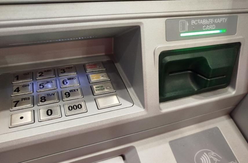 Жителя Мурманска будут судить за порчу банкомата