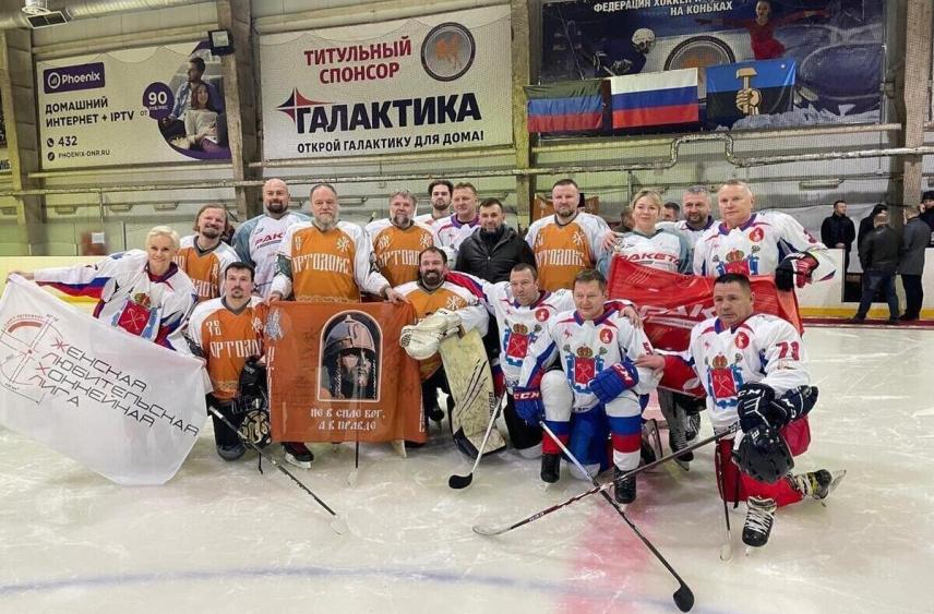 Хоккейный матч в ДНР между чиновниками Петербурга и местной командой завершился ничьей