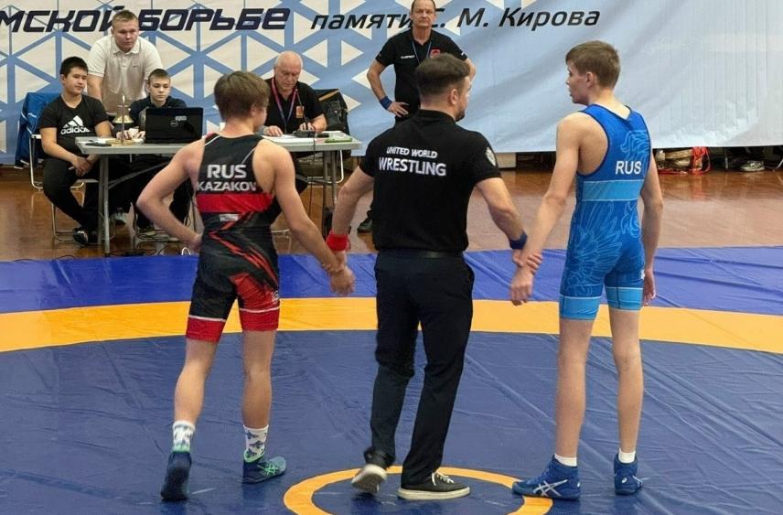 16 наград остались в Кировской области: борцы показали мастерство