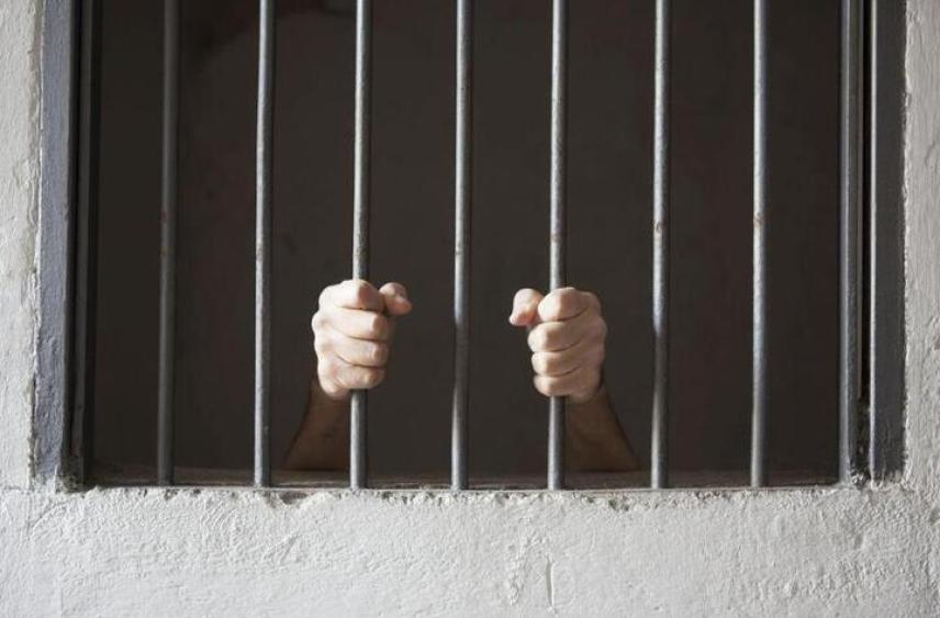 Насильник несовершеннолетних из Струг Красных проведет еще 2 месяца под стражей