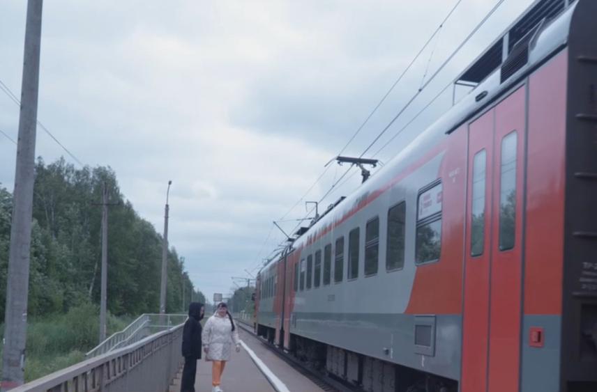 В Ярославле пассажиры «легкого метро» идут к платформам сквозь лес и тьму