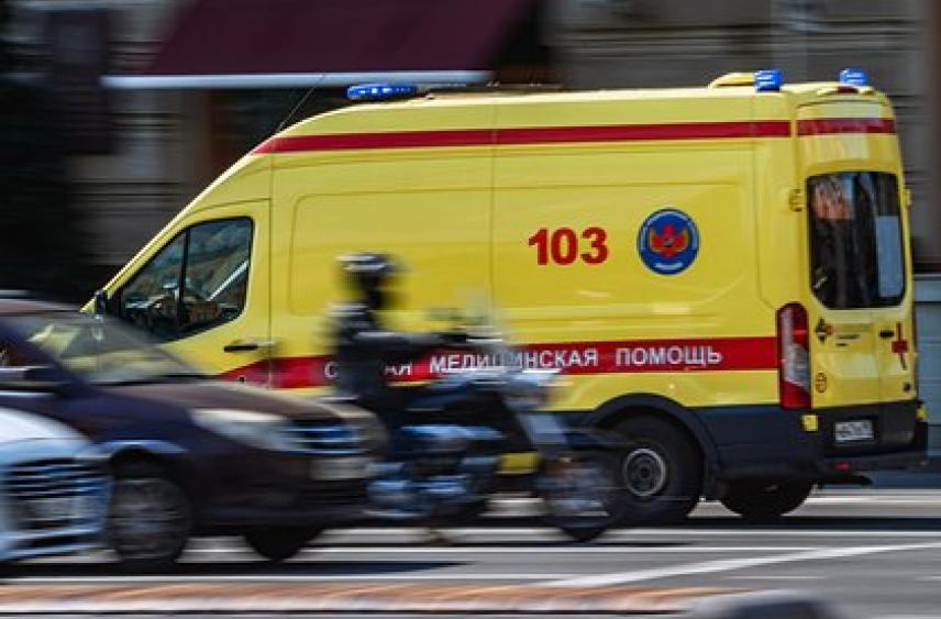 В российском городе рабочий провалился в школьный холл вместе с потолком