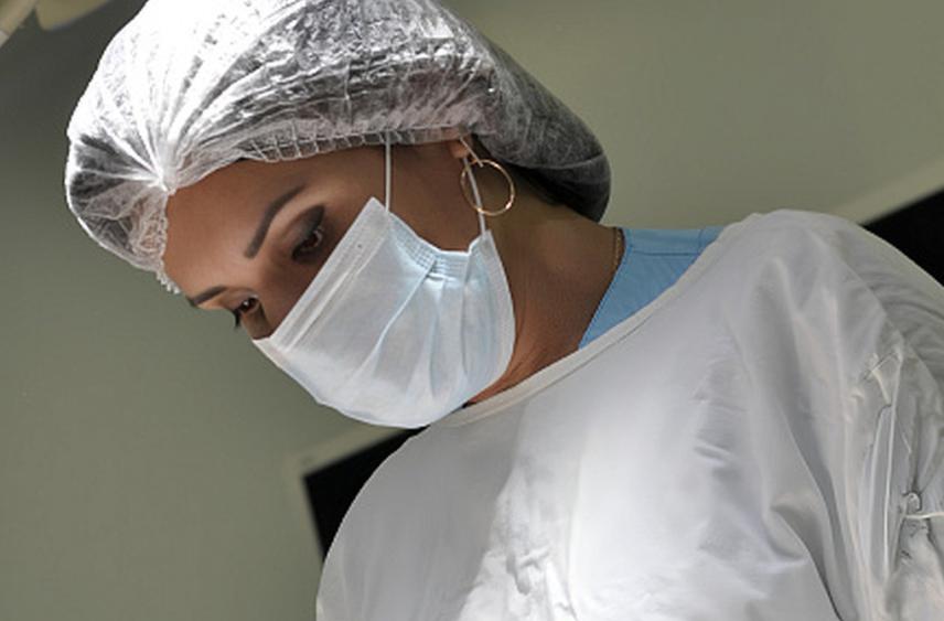 В курском онкоцентре провели сложную лапароскопическую операцию пациентке с весом 195 кг