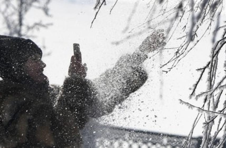 Россиянам объяснили, почему телефон быстрее теряет заряд батареи на холоде