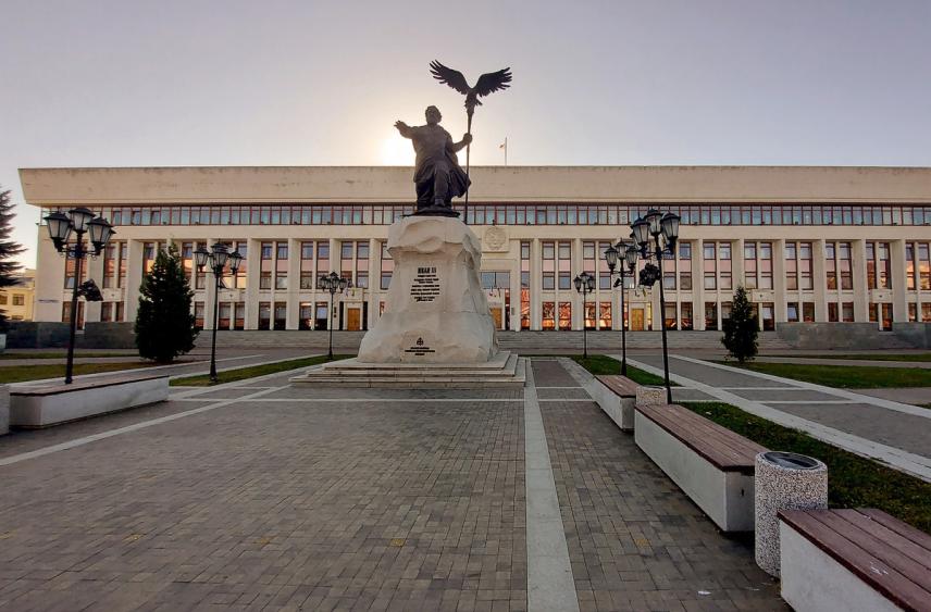 В Калужской области закрепили право бойцов и их семей на бесплатные походы в театры и кино