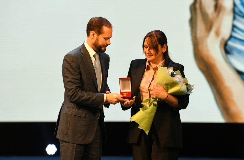 Многодетным мамам из Тверской области вручили награды