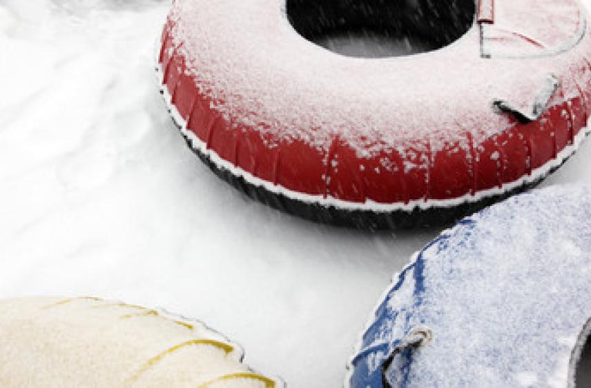 Спасатель напомнил об опасности катания на привязанных к машине тюбингах