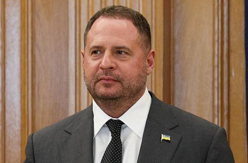 Журналист заявил о страхе украинских чиновников высказываться о Ермаке